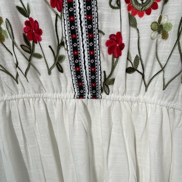 White and Red Flutter Sleeve V-Neck Sundress - Picture 5 of 14